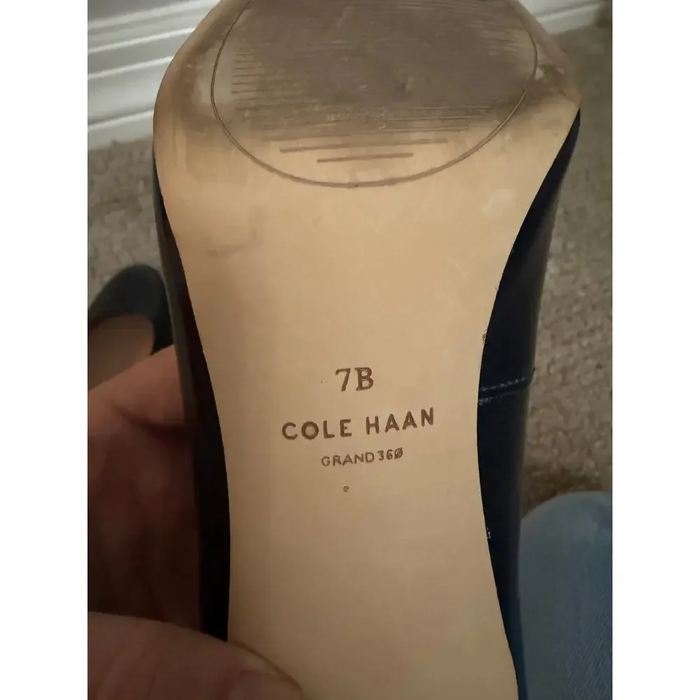 Cole Haan- Navy Blue patent leather heel- size 7 - Picture 4 of 10